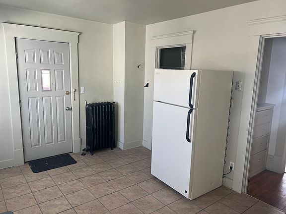 3rd image of 610 Seymour Ave #1/2