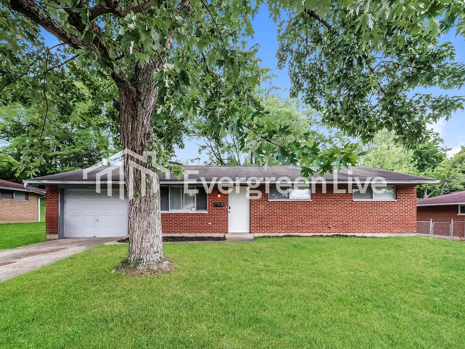 3 bed, 1.0 bath, 1016 sqft, $1,195 — Photo 1