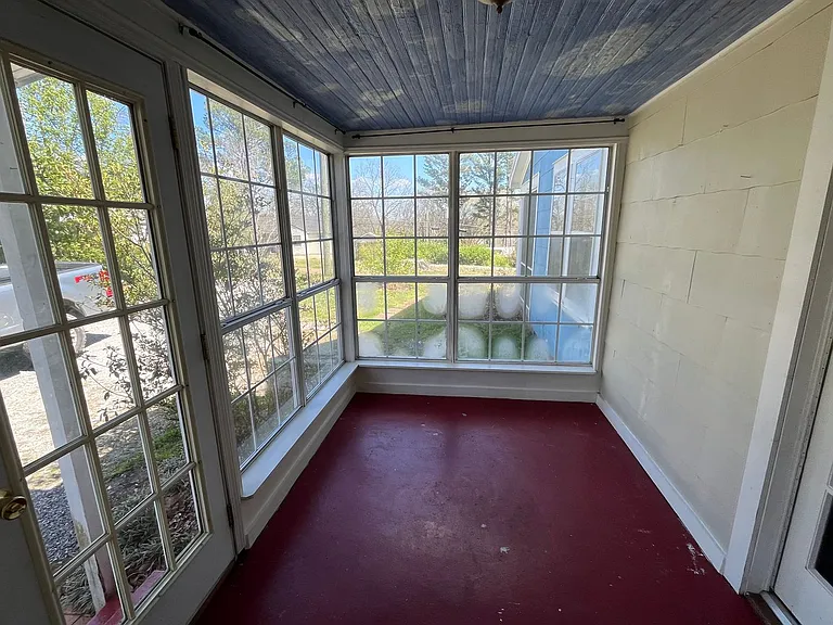 1511 N Main St — Photo 6