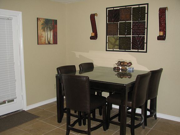 4th image of 390 Meadow Dr