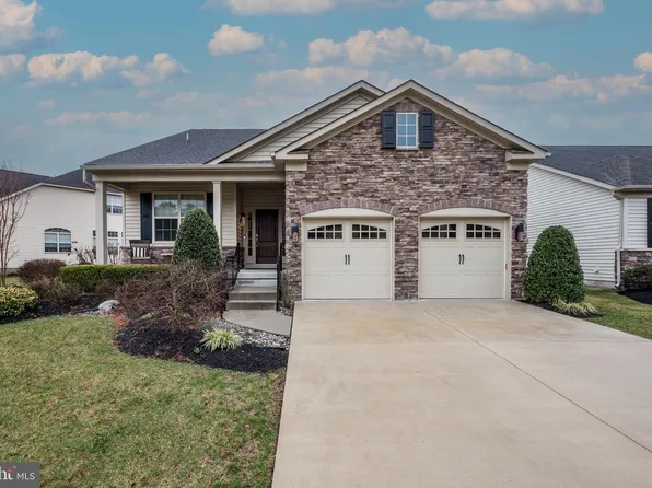 20 Genova Dr, West Berlin, NJ 08091