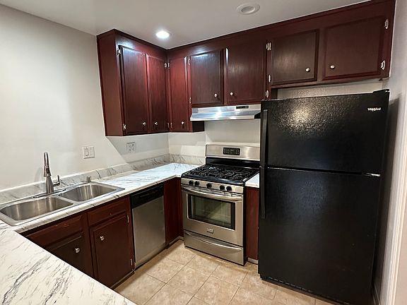 5th image of 8610 Beverly Ln #8610