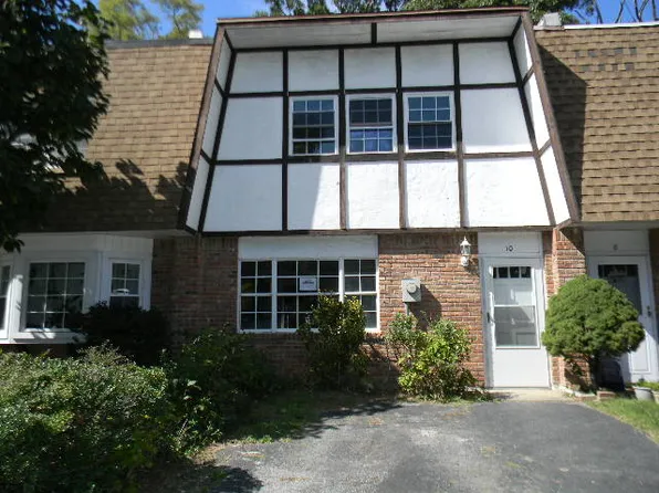 10 Roundtree Ct, Beacon, NY 12508