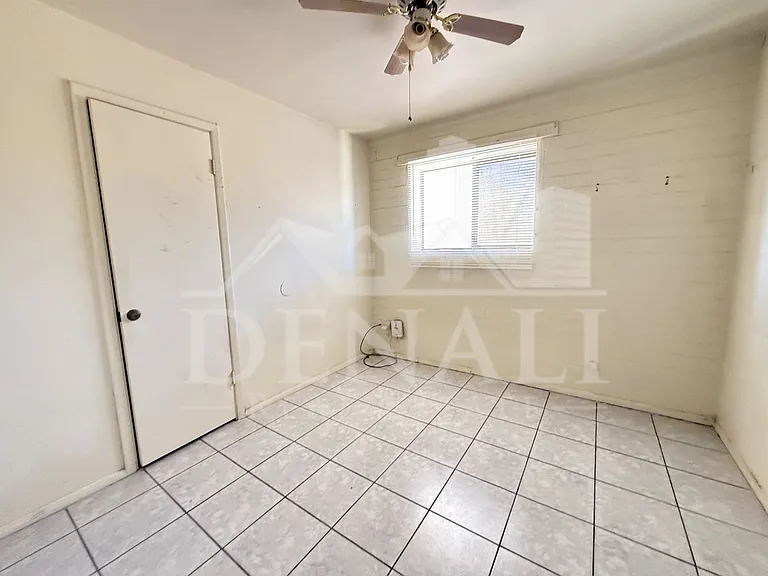 2232 E Burgess Ln — Photo 7