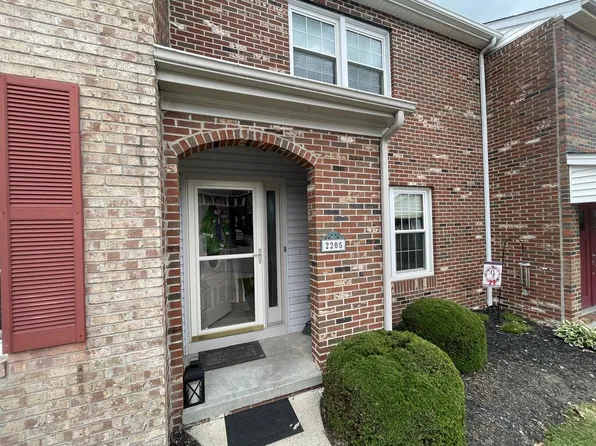 2205 Buckingham Sq, Maysville, KY 41056