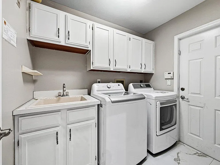 13710 Callington Dr — Photo 23