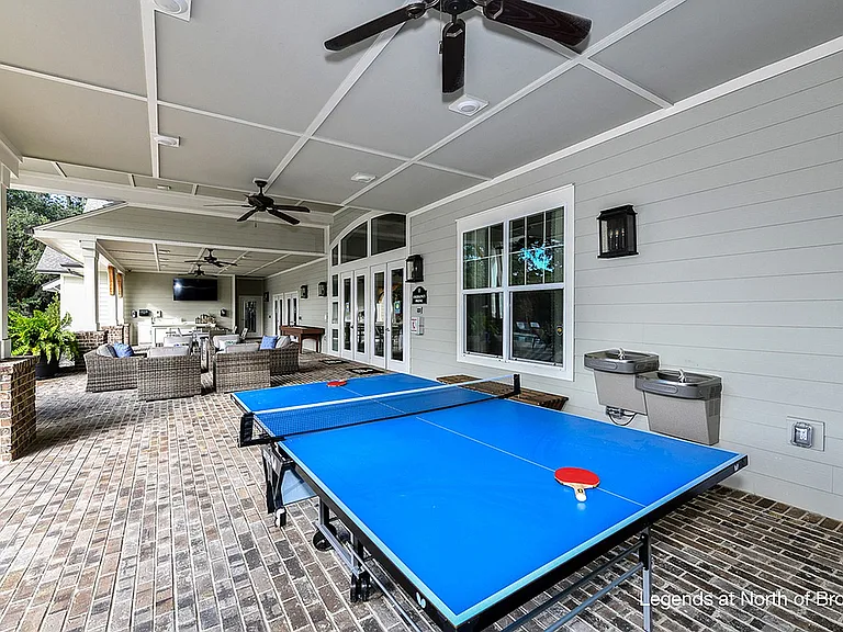 Legends North of Broad Covered Poolside Terrace