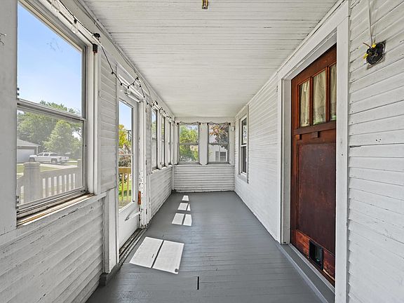 3rd image of 2335 Rosedale Ave