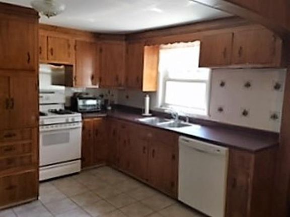 2nd image of 136 Lowell Ave