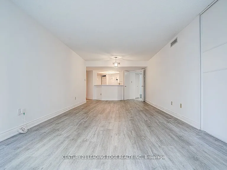 1001 Bay St #514 — Photo 14