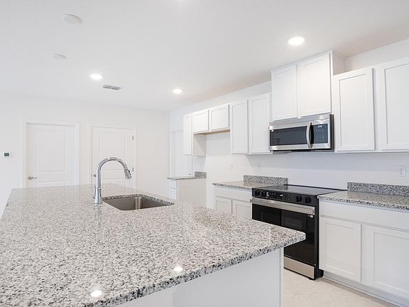4th image of 61 Bruce Ln