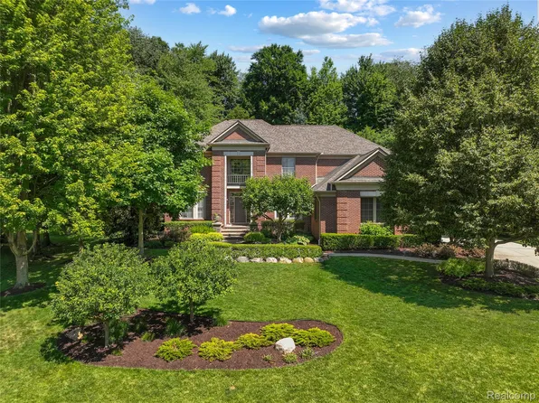 8245 Endicott Ln, Canton, MI 48187