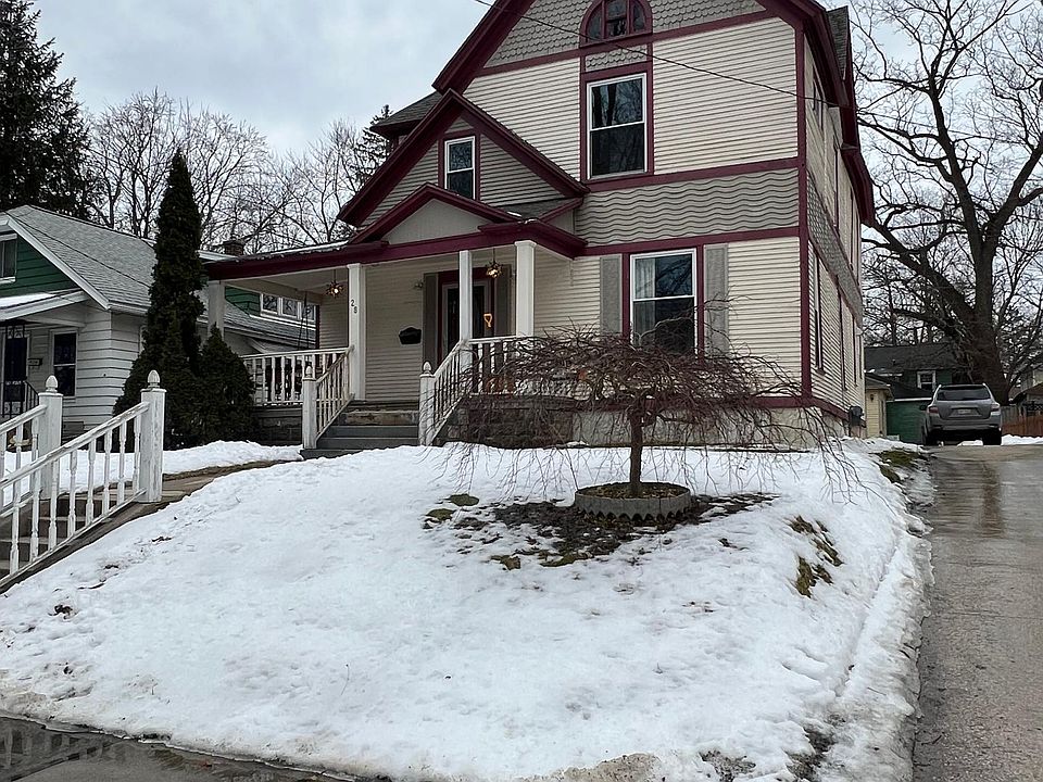 1st image of 28 Lowell Ave NE