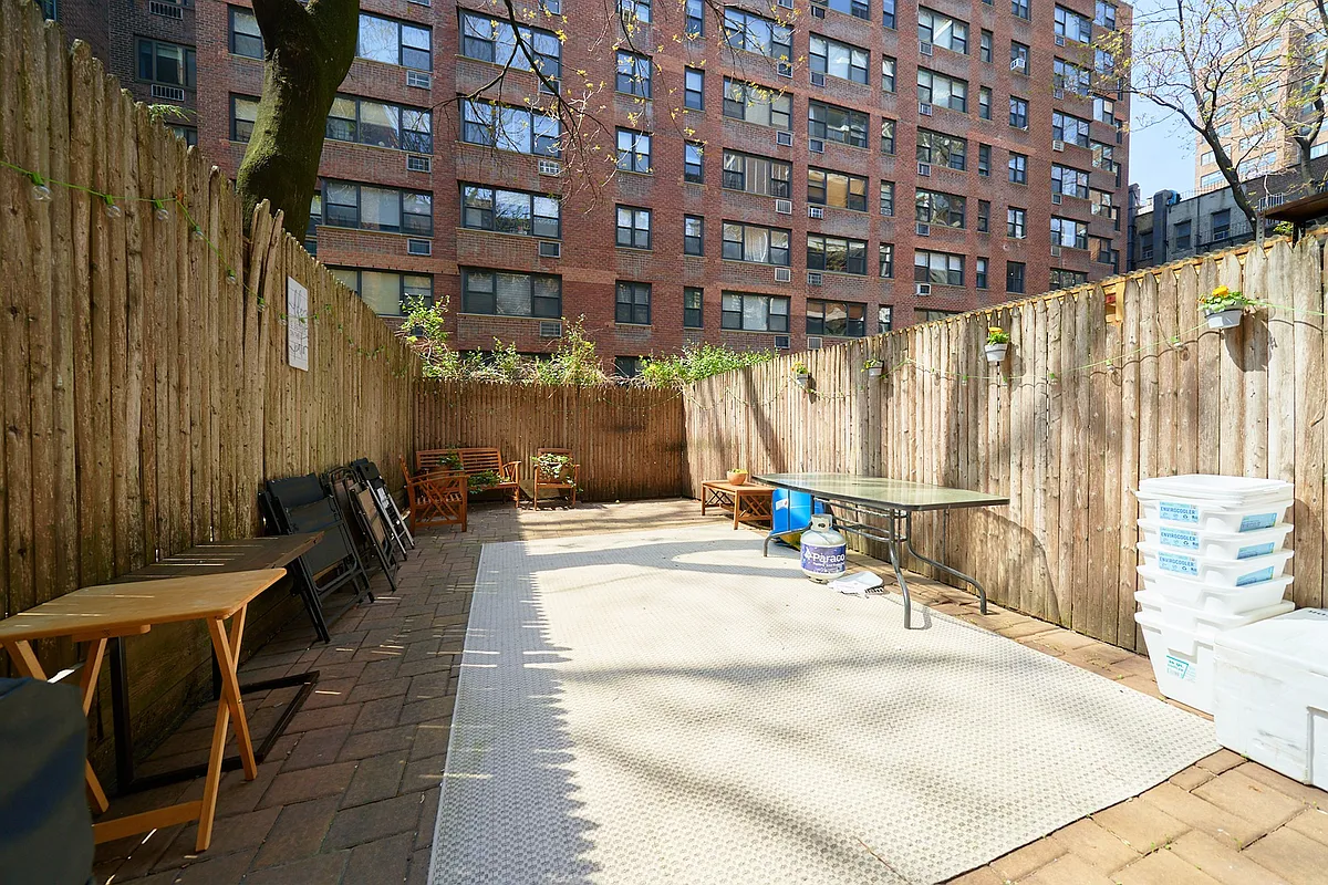 Building Photo - 410 E 64th St #11