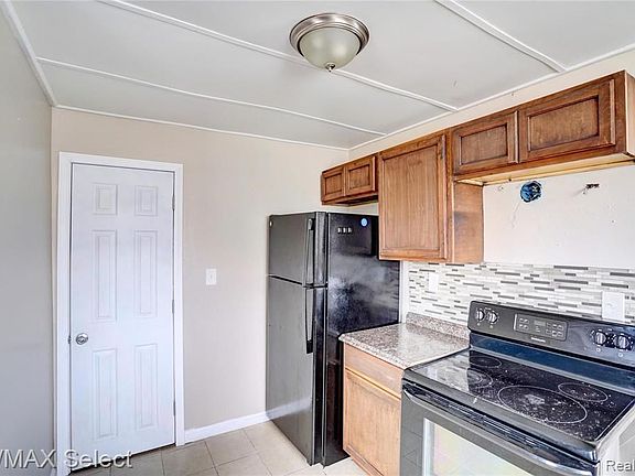 5th image of 2604 S Saginaw St