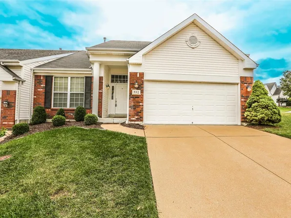 552 Hilltop Townes Dr, Eureka, MO 63025