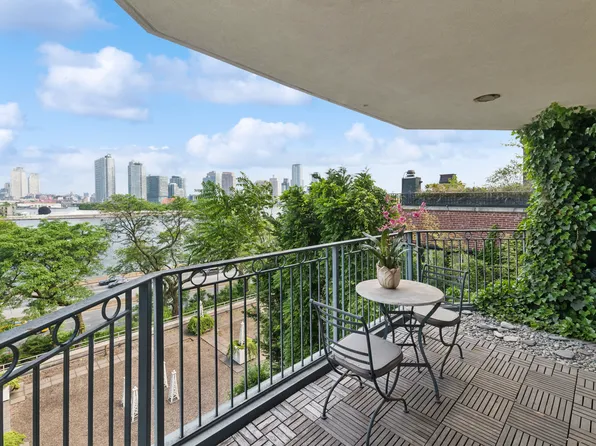 25 Beekman Place image 4 of 8