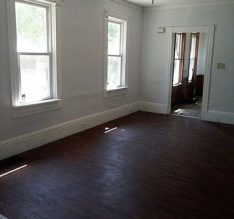 4th image of 3140 W 82nd St