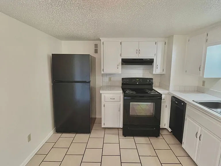 1901 E Lindsey St — Photo 60