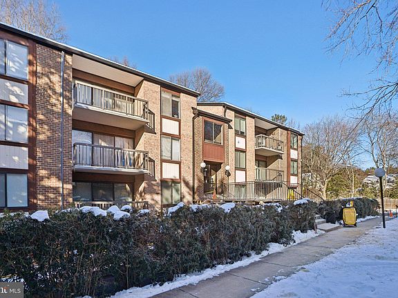2nd image of 9708 Kingsbridge Dr APT 303