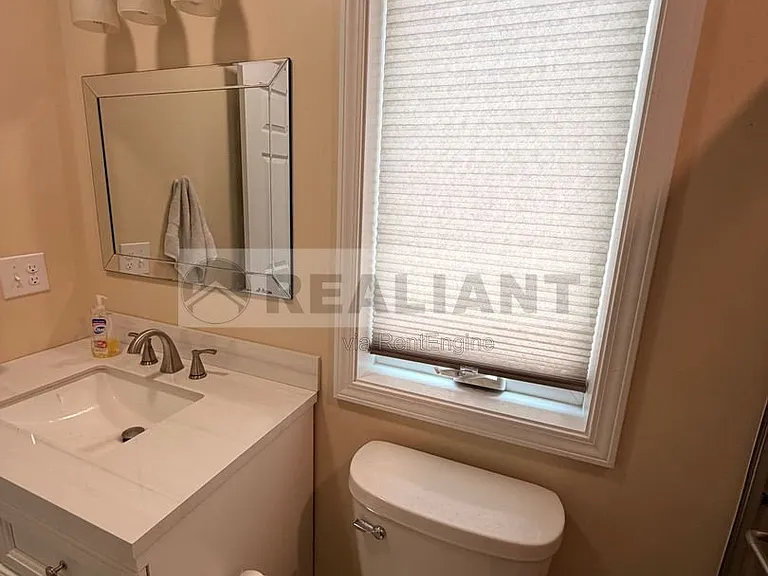 438 Kenton St — Photo 10