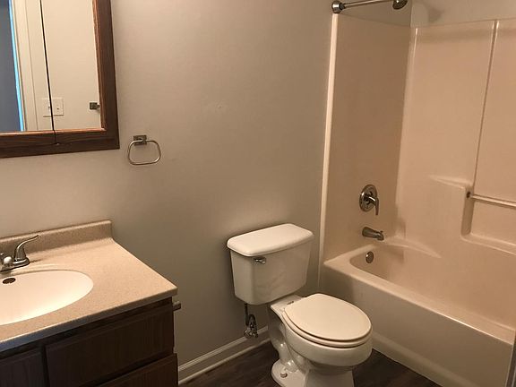 5th image of 581 W 24th St