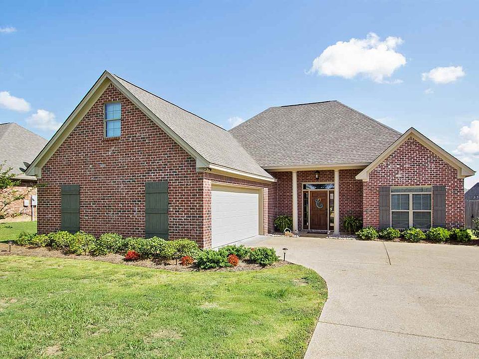 1st image of 117 Countrywood Pl