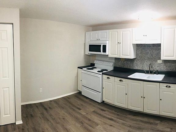 Updated kitchen with pantry!