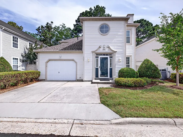 1537 Tallwood Cir — Photo 1