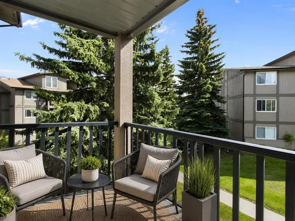 6400 N Coach Hill Rd SW #522, Calgary, AB T3H 1B8