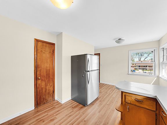 5th image of 3327 Calwagner St