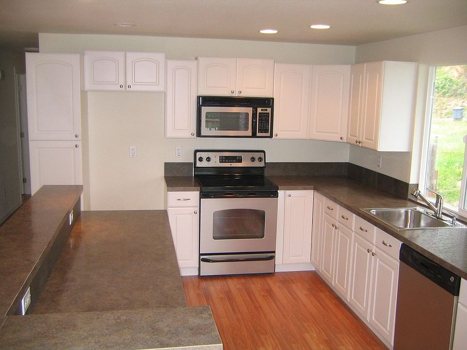 New Gourmet Kitchen with stainless appliances