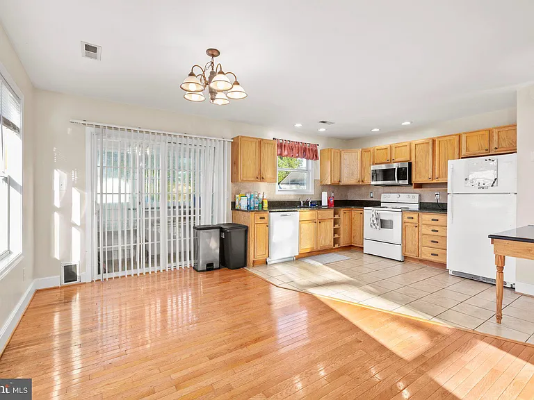 621 Wolfe St #A — Photo 3