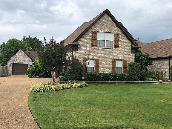 Streetview w/detached garage