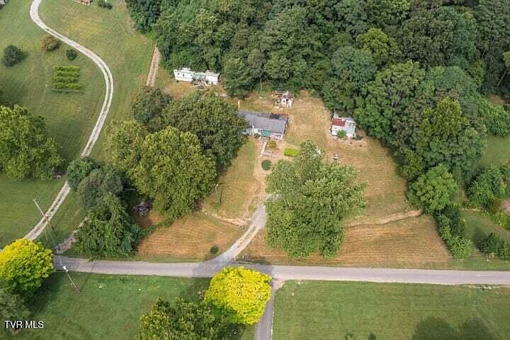 1st image of 221 Hurst Hollow Rd