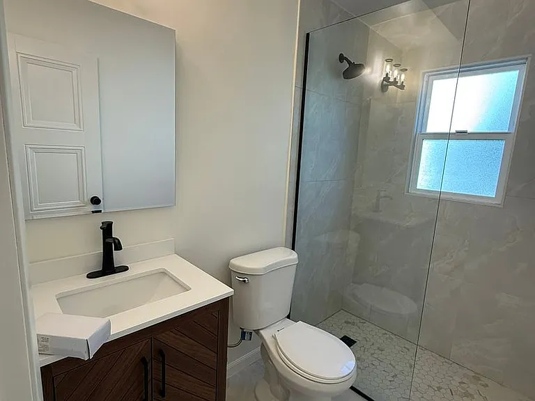 4131 W Toluca Lake Ave — Photo 16