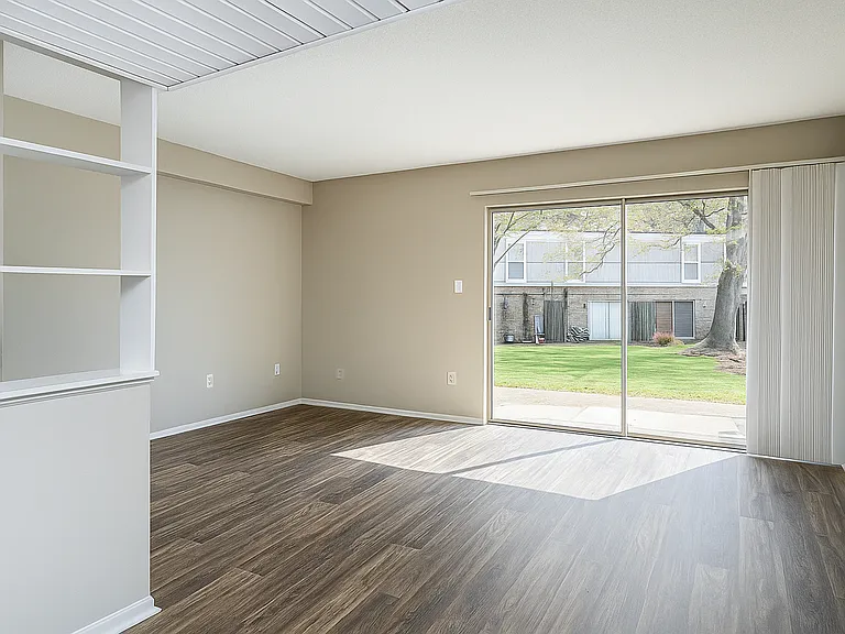100 Regency at Clemson — Photo 20