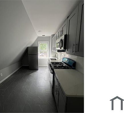 2nd image of 54 9th Ave Floor 1