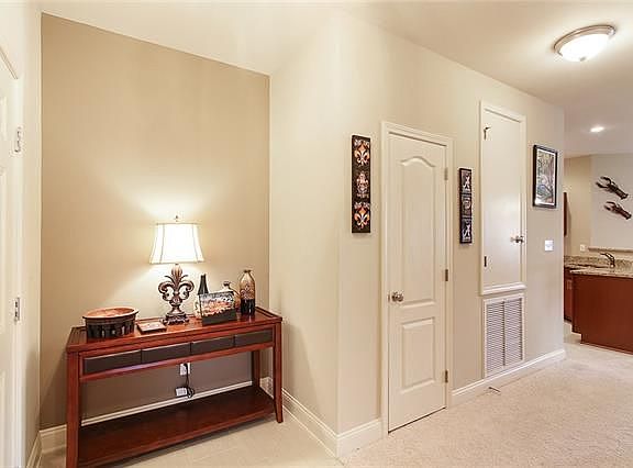 4th image of 2760 Village Ct