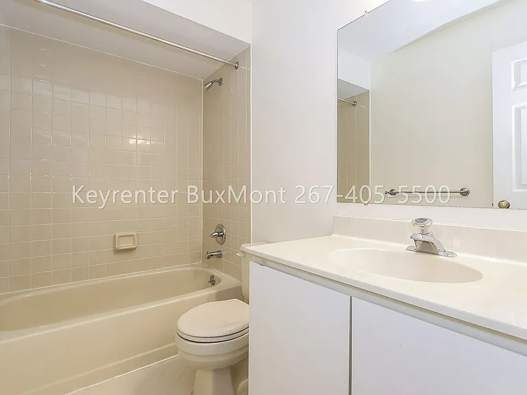 601B Rose Hollow Dr #B — Photo 10