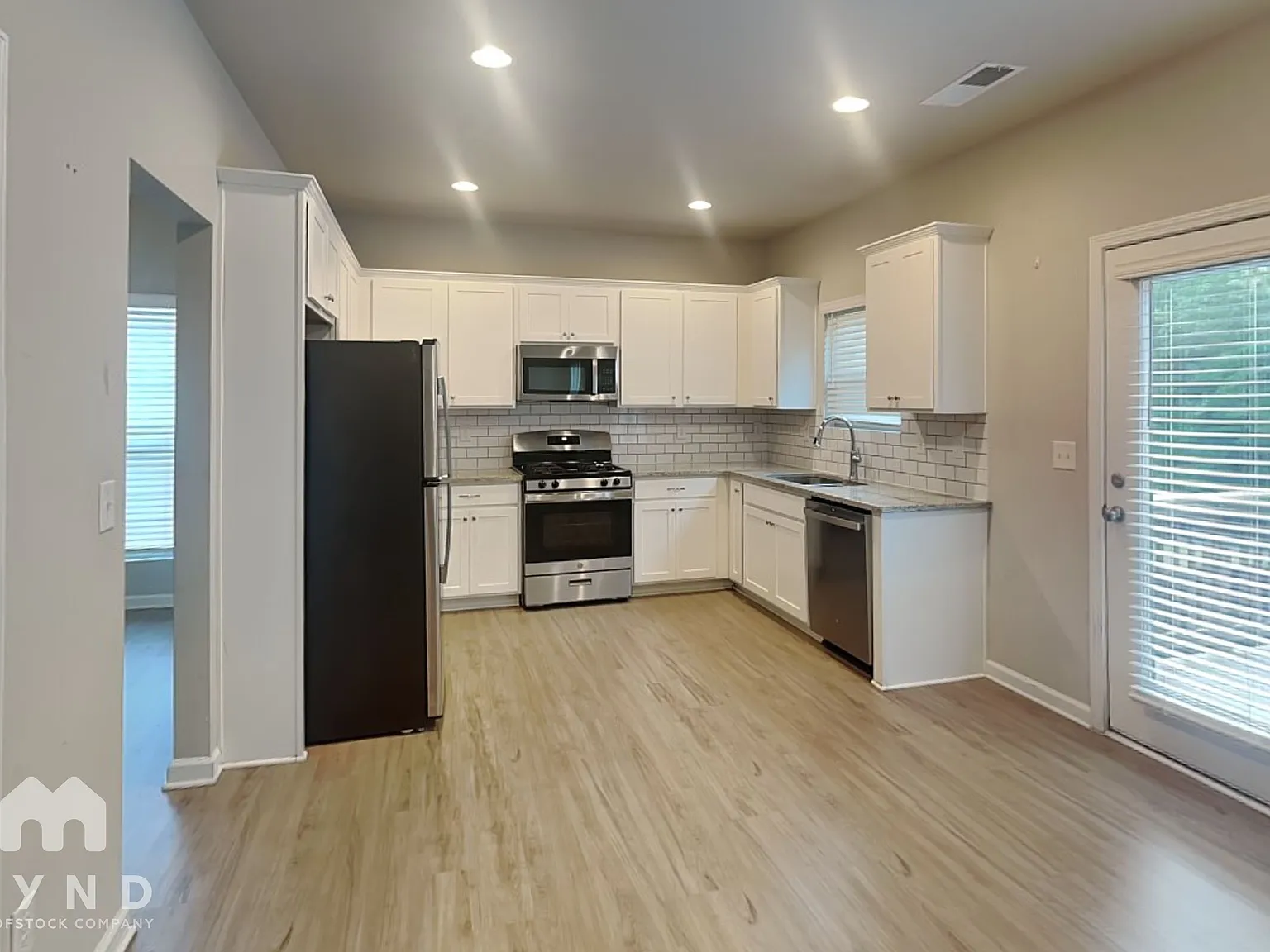 4 bed, 2.5 bath, 2191 sqft, $2,145 — Photo 4