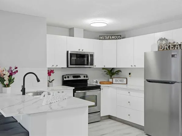 16969 N 24th St SW #5205, Calgary, AB T2Y 0H9
