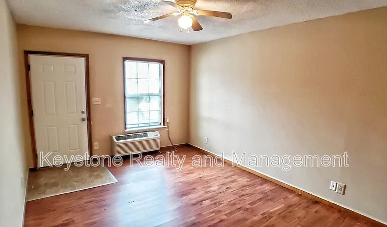 706 Peachers Dr #B — Photo 13
