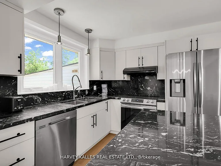 16 Wedgeport Pl — Photo 18