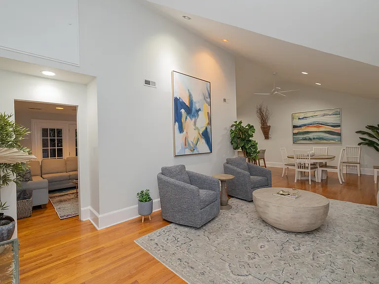 944 Lakeview Dr — Photo 30
