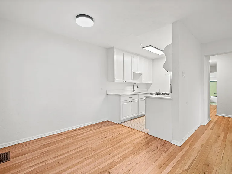 525 N Jackson St #103 — Photo 2