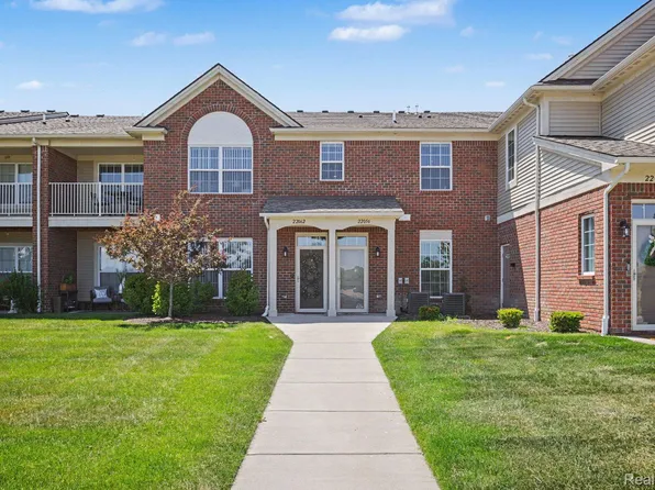 22056 Andover Dr #93, Macomb, MI 48042