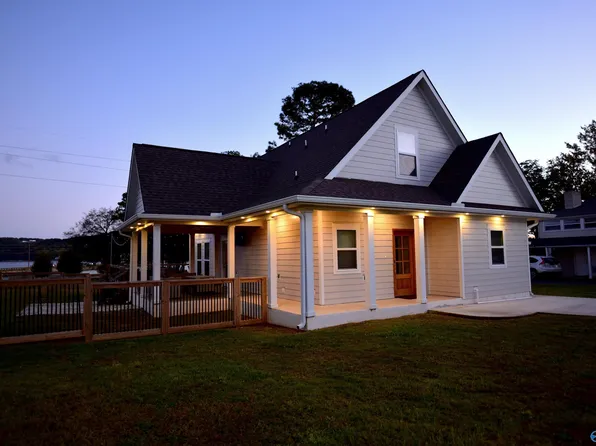 2401 Cowen Cir, Guntersville, AL 35976