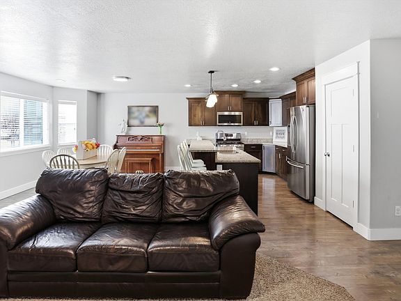 4th image of 259 W 70 N