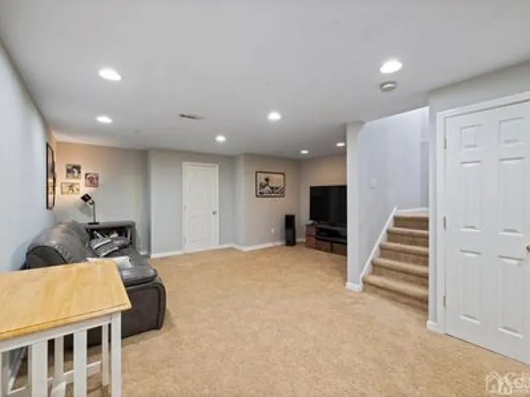 1211 Blossom Cir — Photo 26